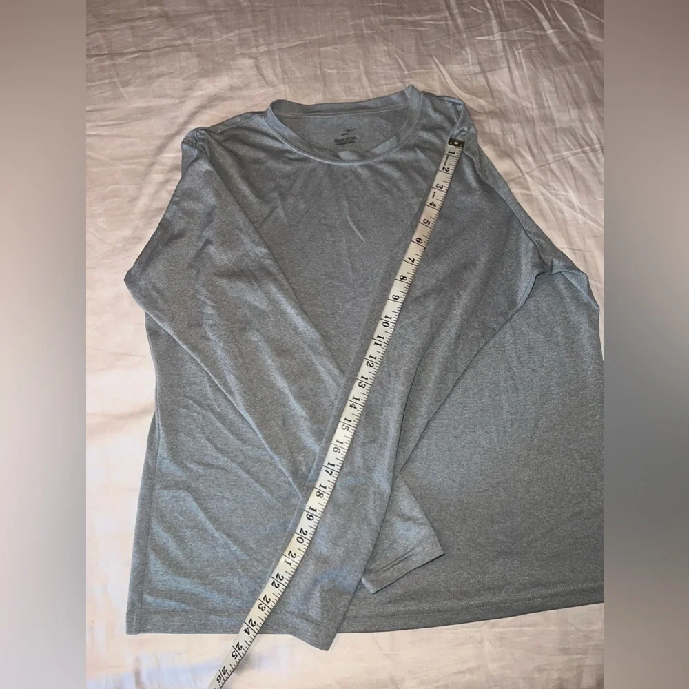 Nike Gray Long Sleeve Performance Top Size L